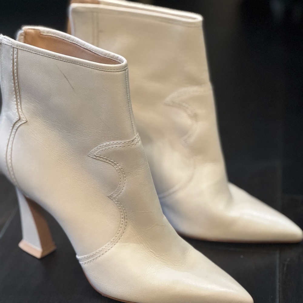 SCHUTZ Cream Heeled Boots